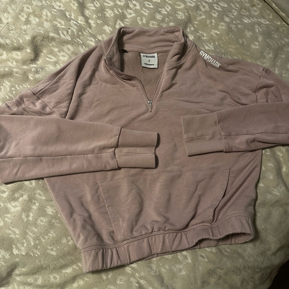 Light pink Gymshark crop pullover